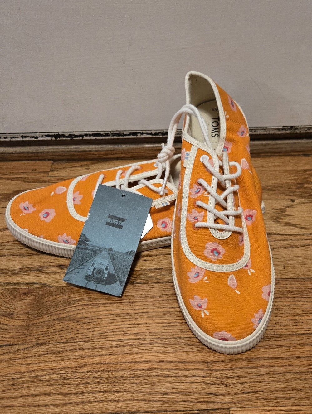 TOMS Carmel Floral Sneakers Women’s 9 NWT Orange Persimmon Canvas